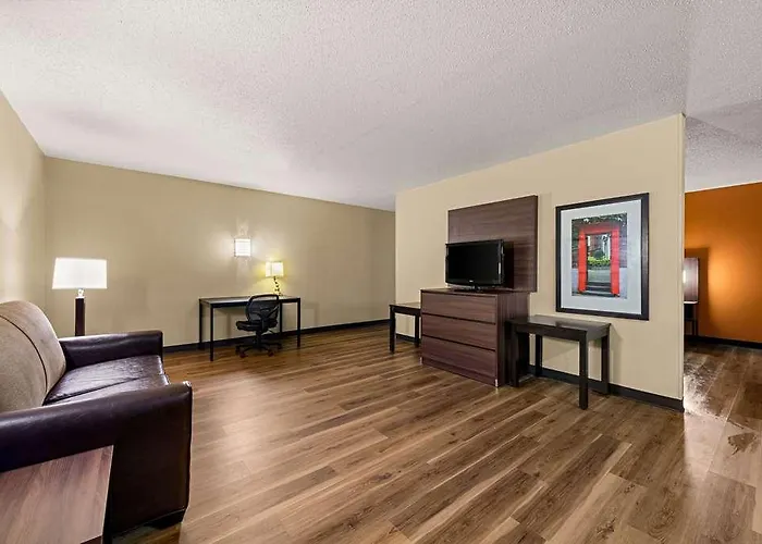 Hotel Suburban Near Hanes Mall
