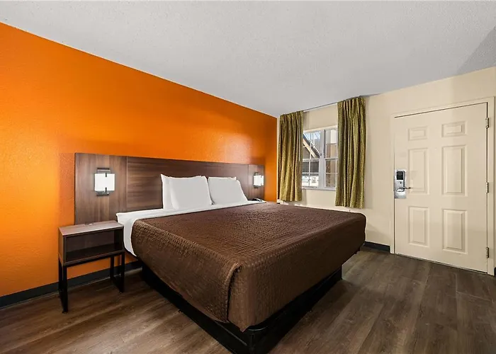 Hotel Suburban Near Hanes Mall *